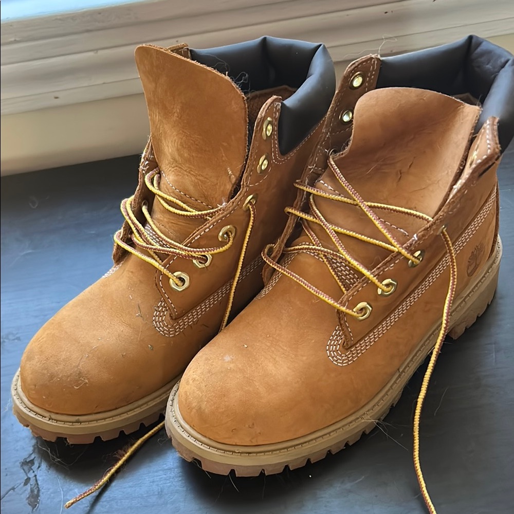 Timberland classic boys 4, women’s 6